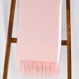NWOT | ALASHAN 95% Merino 5% Cashmere Classic Woven Throw Blanket, Fringe Pink
